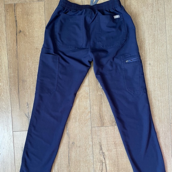Figs navy yola pants - Picture 2 of 4